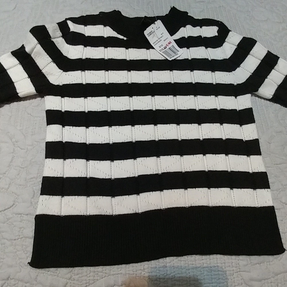 Short sleeve sweater